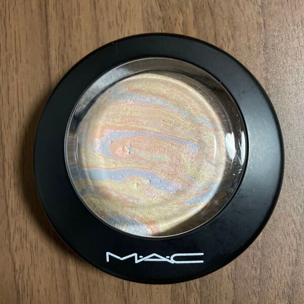 MAC ミネラライズ スキンフィニッシュ ライトスカペード