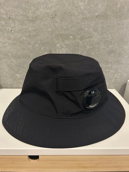 正規品 C.P. Company シーピーカンパニー クローム レンズ バケットハット 黒 ブラック ゴーグルレンズ バケハ 帽子