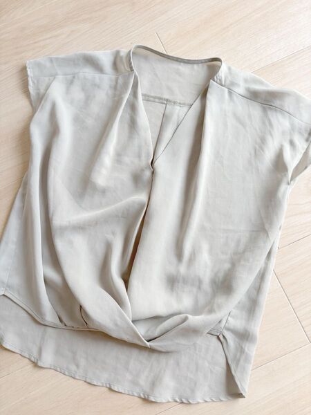 ロペピクニック くすみカーキ シフォントップス