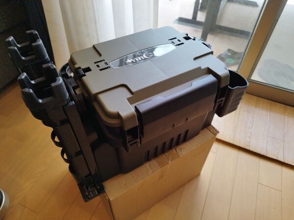 ★☆タックルボックス ロッドホルダー2本+ドリンクホルダー+ツールホルダー+縦型ルアーケース付 カーキ&ブラック