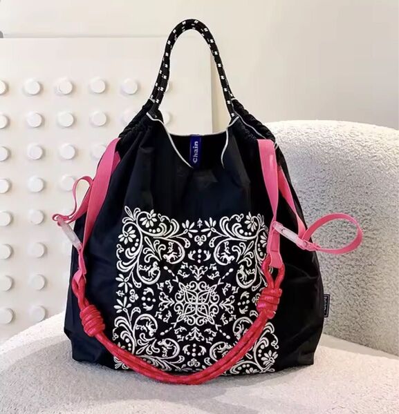 ショルダーベルト付 エコバッグ ボールアンドチェーン トートバッグ 黒 バンダナ柄 オシャレ 人気 刺繍 ナイロンバッグ 軽量