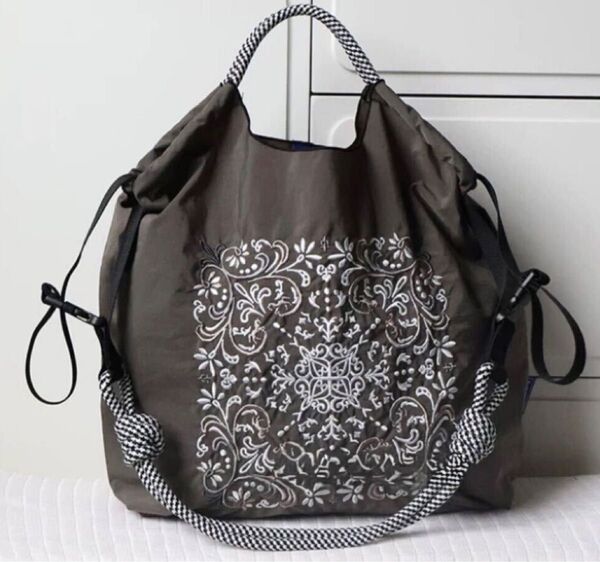 トートバッグ ショルダーベルト付 バンダナ柄 黒 グレー エコバッグ ボールアンドチェーン 刺繍 ナイロン 軽量