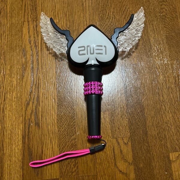 未使用品 2NE1 ペンライト ハート 翼 エンジェル