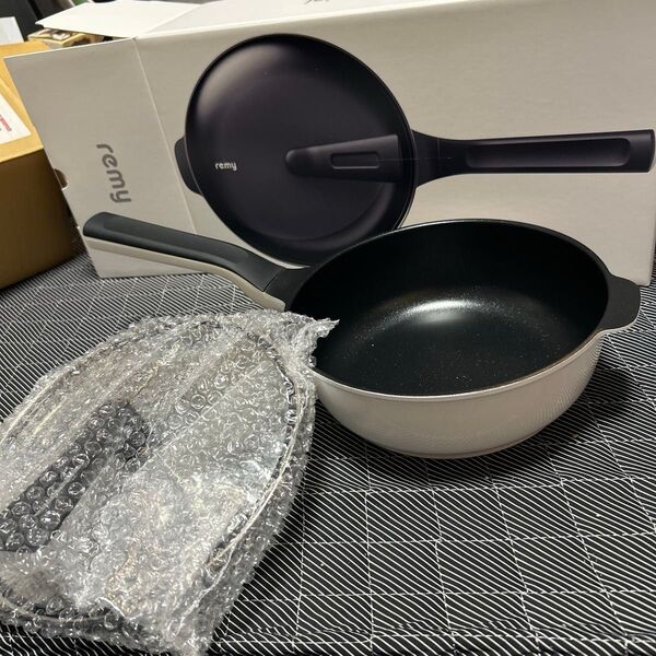 remy フライパン 深型 20cm ガラス蓋付き ホワイト 未使用