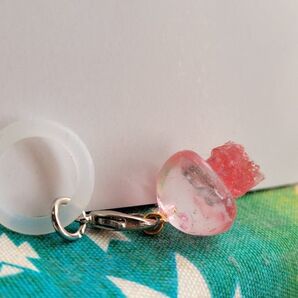 ハンドメイド クラゲ型キーホルダー 赤 レジン