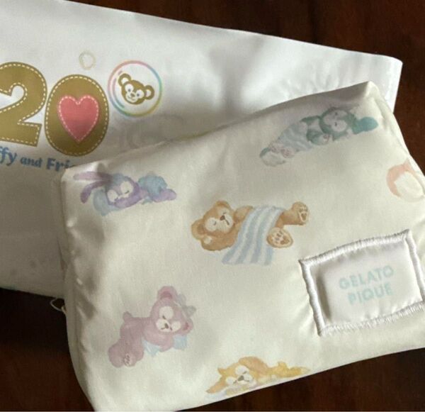 ジェラートピケ×ダッフィーフレンズの コラボ商品 総柄ポーチ 1個
