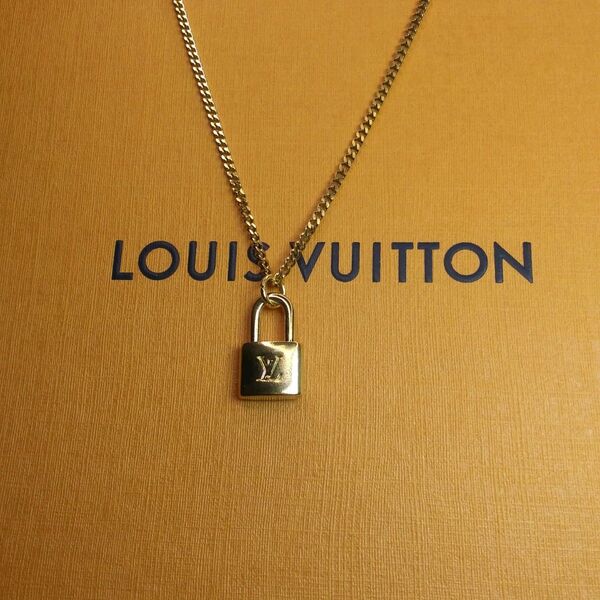 ルイヴィトン LOUISVUITTON (正規品) ☆良品☆カデナ型チャーム&ネックレスチェーン(社外品)