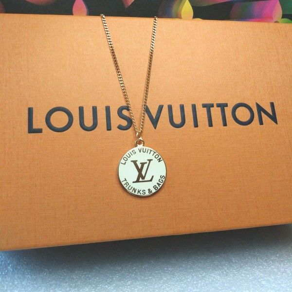 ルイヴィトン LOUISVUITTON (正規品) ☆美品☆サークル型T&B LVロゴ印字チャーム&ネックレスチェーン(社外品)