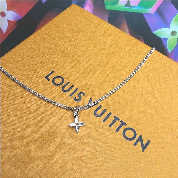 ルイヴィトン LOUISVUITTON (正規品) ☆良品☆ スター型ミニフラワーチャーム&ネックレスチェーン(社外品)
