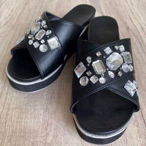byあしながおじさん ビジュー サンダル 黒 Mサイズ