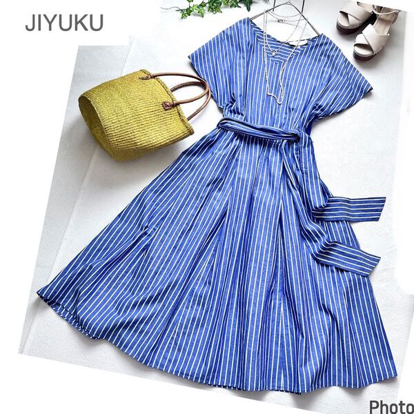 美品 自由区 洗えるリネンブレンドストライプワンピース JIYUKU ブルー系 涼しい Vネック 綿麻