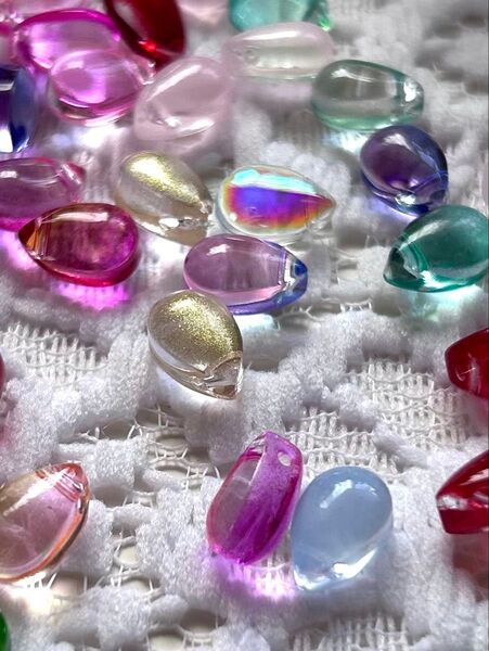 カラフルミックス miniティアドロップ ガラスビーズ 50個 ハンドメイド アクセサリー キラキラ オーロラ