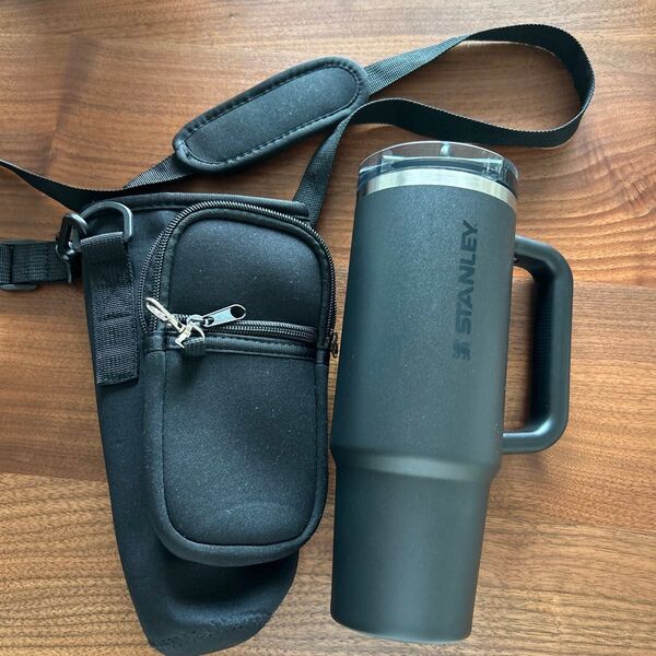 スタンレー タンブラー ストロー付き 蓋付き 保冷 水筒 ステンレス 0.88L ショルダーストラップ マルチポケット付き