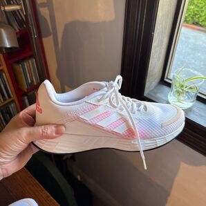 adidas ランニングシューズ ホワイト/ピンク