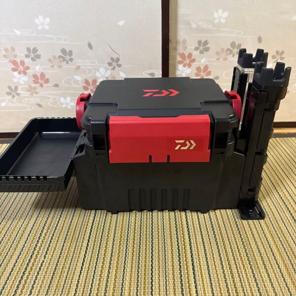 【値下げ】ダイワ メイホウ TB3000 ブラック レッド ロッドスタンド2本 トレー