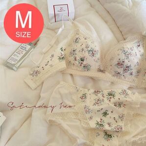 【商品番号60】 パット内蔵 楽ブラ 花柄ホワイトM ノンワイヤー ブラジャーショーツセット 下着 ナイトブラ 脇高 補正