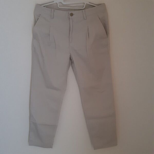 UNIQLOベージュパンツ ウエスト67cm