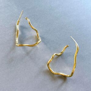 J3* ウェーブフープピアス ゴールド ビッグフープピアス