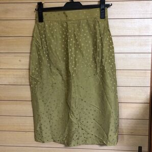 2000円から値引きABIANA 落ち着いたカラシとグリーンの間の色合い シルク ドット柄 個性的 スカート M 膝丈未使用美品