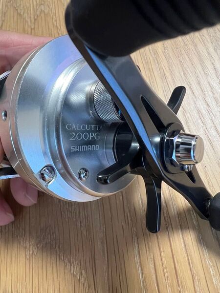 再値下 美品 シマノ OCEA Calcutta 200PG ベイトリール オシア カルカッタ ケース付