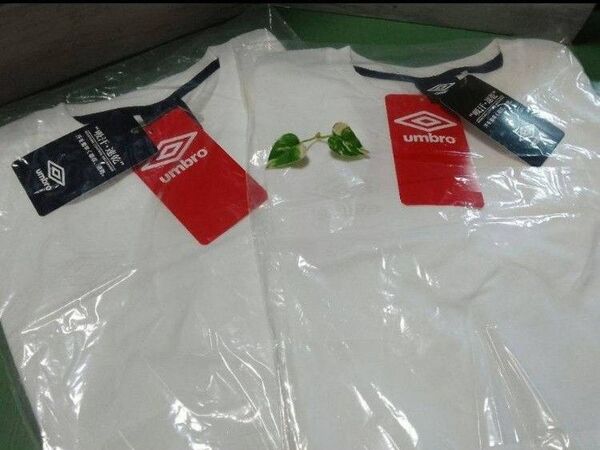 ■新品2枚■umbro■アンブロ速乾性Tシャツ■白シャツサッカー練習着【M】 部活 送料無料匿名配送