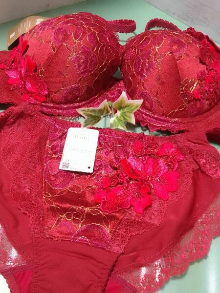 ◆豪華なキラキラ妖艶な下着◆新品タグつき◆Wacoal◆ワコールレシアージュ◆E75 & ショーツM 大人セクシーランジェリー
