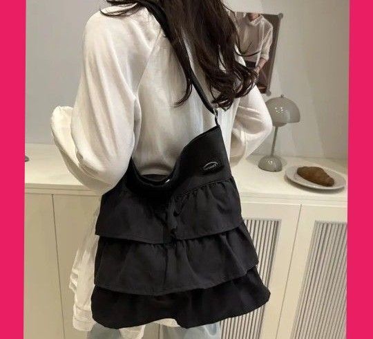 フリルトートバッグショルダーバック肩掛け新品未使用♪通勤通学お出かけ旅行 大容量お洒落大人可愛いフリル♪紐の長さ調節可能 ブラック