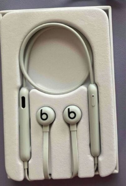 Beats Flex ワイヤレスイヤホン スモークグレー
