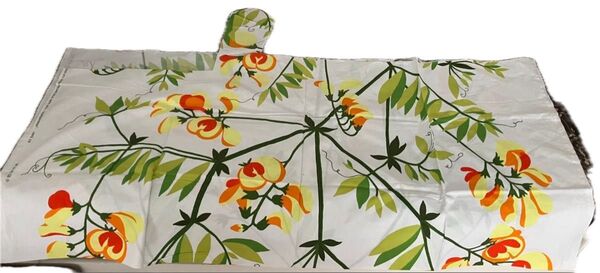 マリメッコ Marimekko レア柄 Hiirenvirna 花柄模様の布地 オレンジ&イエロー