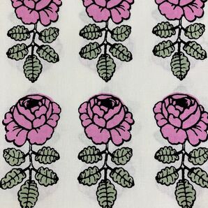 マリメッコ Marimekko Vihkiruusu 薔薇柄 生地 ピンク 人気柄
