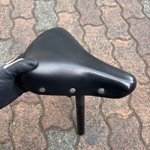 廃車になった自転車のサドル サドル セラ IDEALE