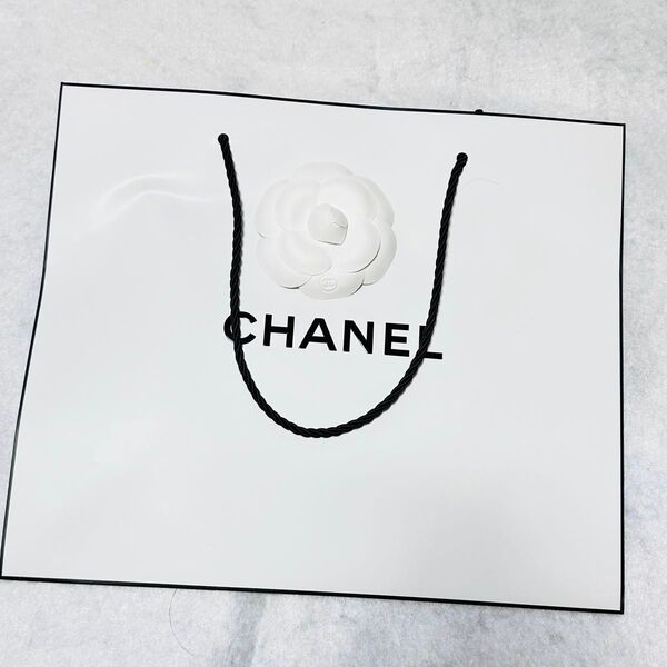 CHANEL ショッパー 紙袋 ホワイト カメリア