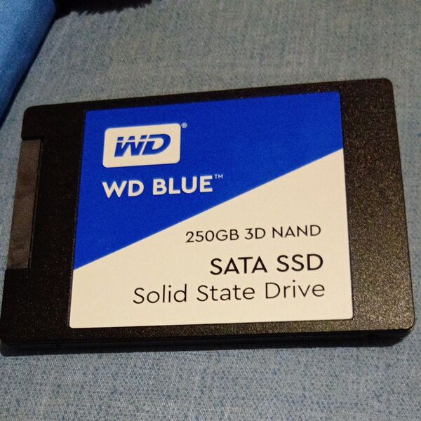 WesternDigtal WD BLUE SSD SATA 3D NAND 250GB