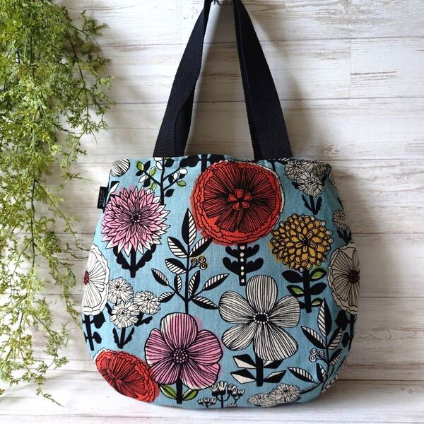ちょっと大きめ♪花柄トートバッグ ハンドメイド ショルダーバッグ グラニーバッグ バルーン サブ バッグ 北欧 くすみブルー