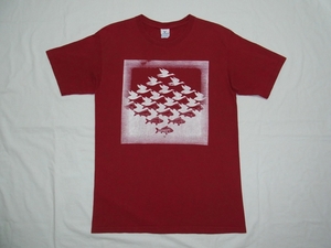 ☆ MC Escher マウリッツ・エッシャー 『空と水』 Tシャツ sizeM エンジ ☆USA古着 ART だまし絵 鳥 魚 90s OLD ビンテージ 菅田将暉