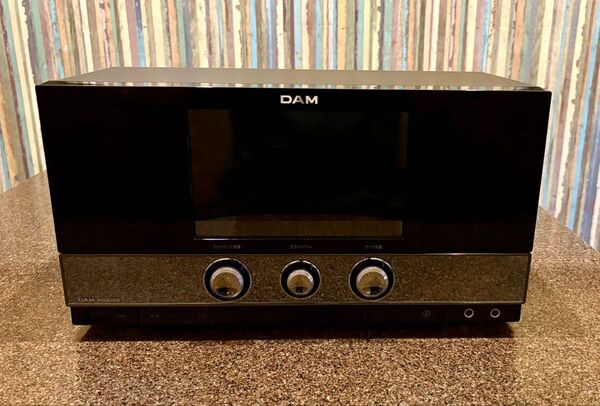 第一興商 DAM-XG5000 LIVEDAM DAM 最新BBデータにて発送 ラックに入ってたのでキレイな端末です♪