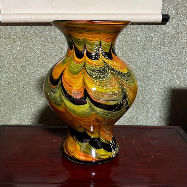 金箔入りのガラスの壺 花瓶 アートグラス マーブル柄