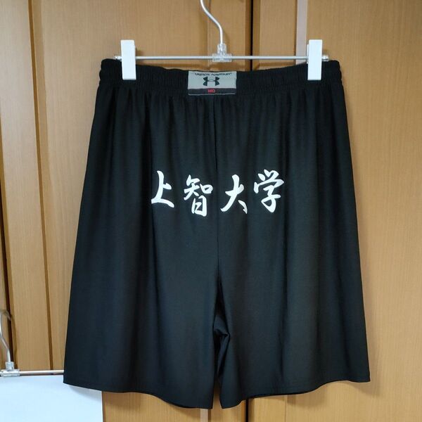 アンダーアーマー・上智大学ハーフパンツMDIAPP ブラック テロテロの柔らか素材 ショートパンツUNDER ARMOURバスパン
