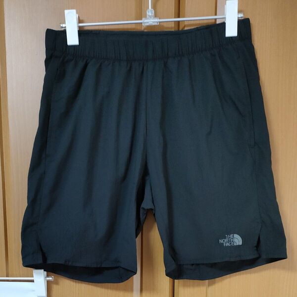 ザノースフェイスハーフパンツM ブラック 薄手ナイロン ショートパンツ THE NORTH FACEロゴプリントも状態良好 3ポケ