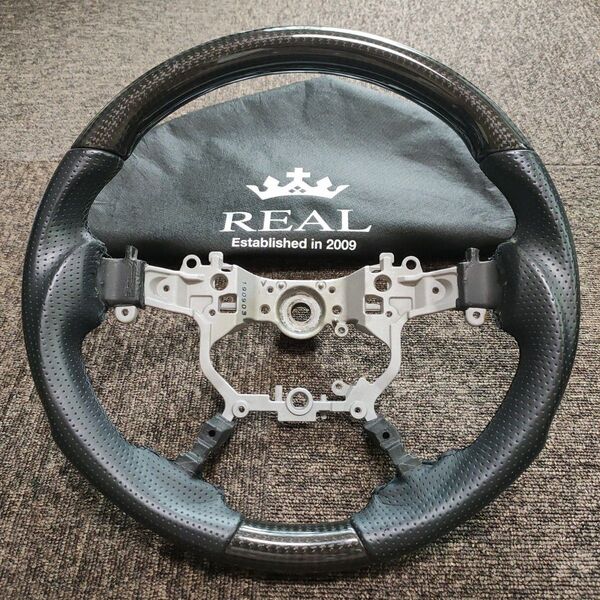 REAL(レアル)ブラックカーボンステアリング ランドクルーザー150プラド後期用