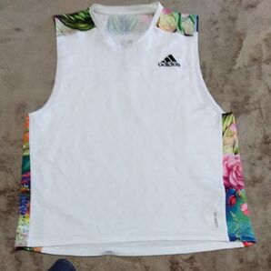 アディダスランニング ノースリーブTシャツ
