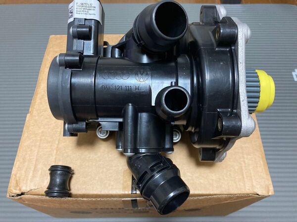 フォルクスワーゲン・アウディ ウォーターポンプ サーモスタットハウジング 06L121111H 06L121011B