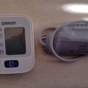 OMRON 電子血圧計 HEM-7120