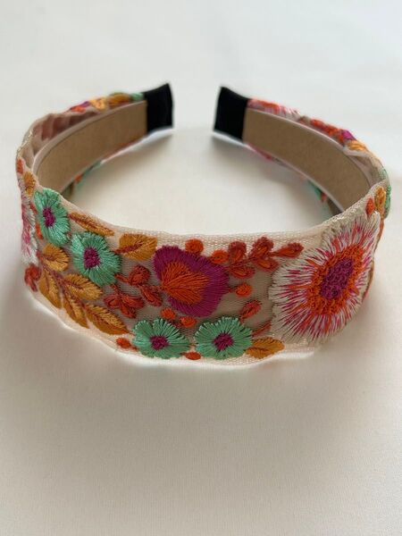 インド刺繍リボン カチューシャ 華やか ヘアアクセサリー ハンドメイド