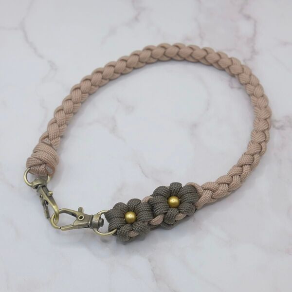 ハンドメイド ハンドストラップ スマホ チャーム パラコード 花x2 HS061