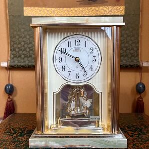 SEIKO セイコー エンブレム 置き時計 クォーツ式 回転飾り付き クリスタル調 インテリア