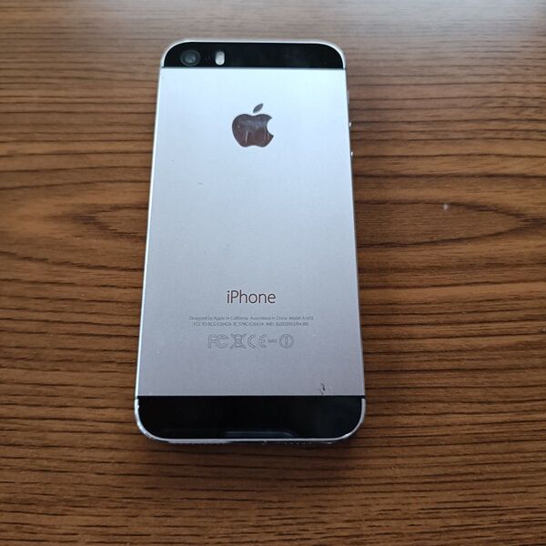 iPhone5s スペースグレイ Apple