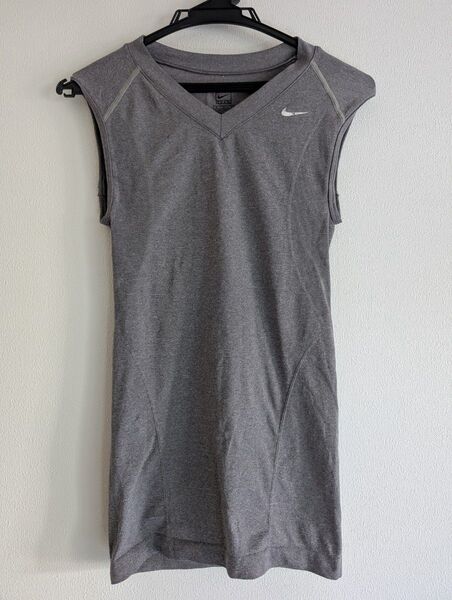 NIKE トレーニングウェア ノースリーブ グレー Mサイズ