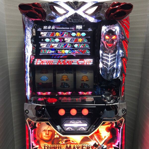 パチスロ デビルメイクライクロス 送料込☆付属品☆ ドアキー・設定キー・コイン300枚・後付ボリューム・家庭用電源ですぐ遊べます。