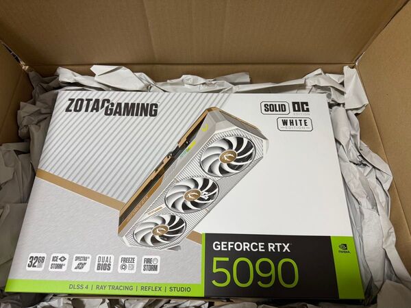① RTX5090 zotac 32GB SOLID oc WHITE